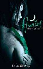 A HOUSE OF NIGHT NOVEL 5: HUNTED Paperback B FORMAT