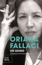 UN UOMO  Paperback