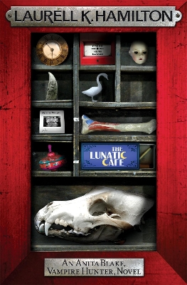 ANITA BLAKE VAMPIRE HUNTER 4: THE LUNATIC CAFÉ Paperback B FORMAT