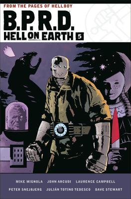 B.P.R.D. HELL ON EARTH (VOLUME 5) Paperback
